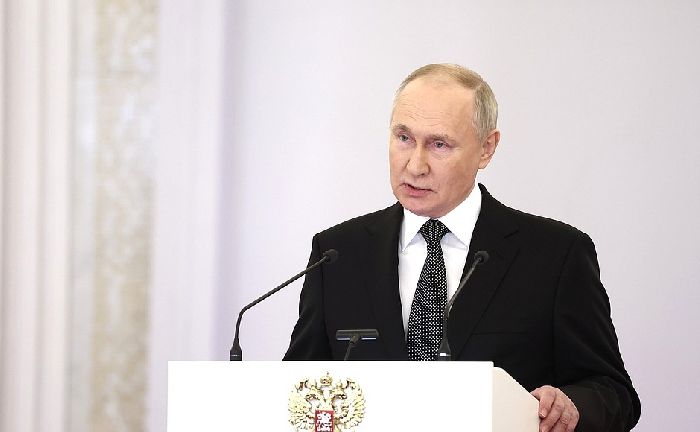 Mosca – Il presidente Vladimir Putin alla cerimonia di presentazione delle medaglie della Stella d'Oro agli Eroi della Russia. Foto: Valerij Sharifulin, TASS.