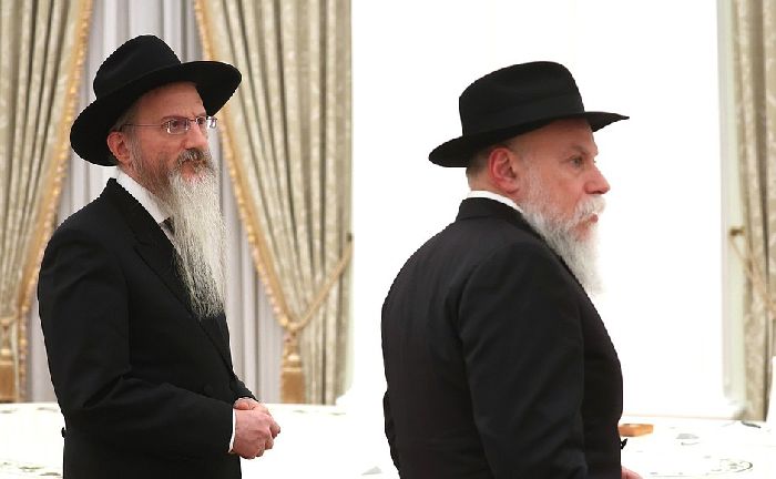 Il rabbino capo della Russia Berel Lazar (a sinistra) e il presidente della Federazione delle comunità ebraiche della Russia Alexander Boroda. Foto: Sergey Fadeichev, TASS